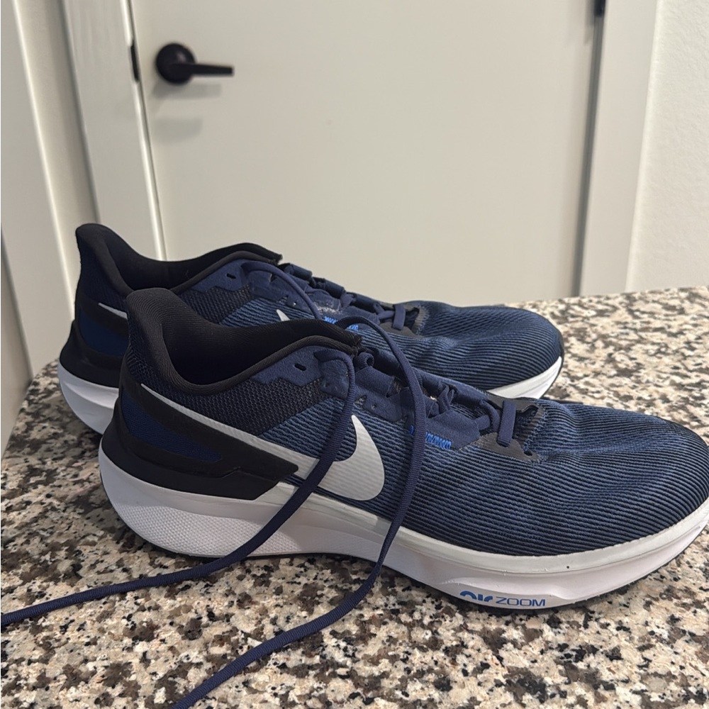 NEVER WORN! MEN’S NIKE AIR STRUCTURE 25 RUNNING SHOES
